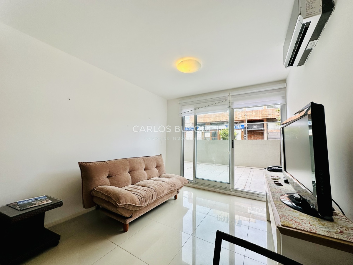 Apartamento ID.814 - Venta y alquiler temporario de apartamento de 2 dormitorios con 2 baños a pasos del Puerto de Punta del Este