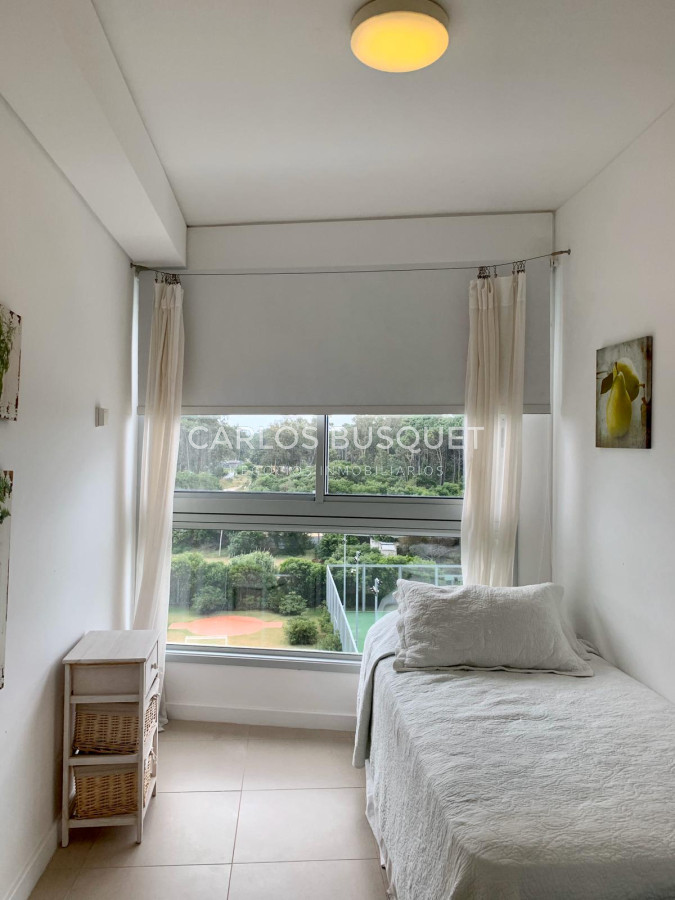 Apartamento ID.378 - Venta y alquiler de departamento esquinero de tres dormitorios mas dependencia de servicio, Torre LE PARC, playa Brava. Punta del Este