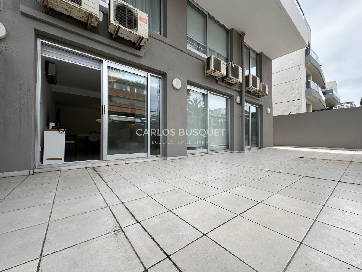 Apartamento ID.814 - Venta y alquiler temporario de apartamento de 2 dormitorios con 2 baños a pasos del Puerto de Punta del Este