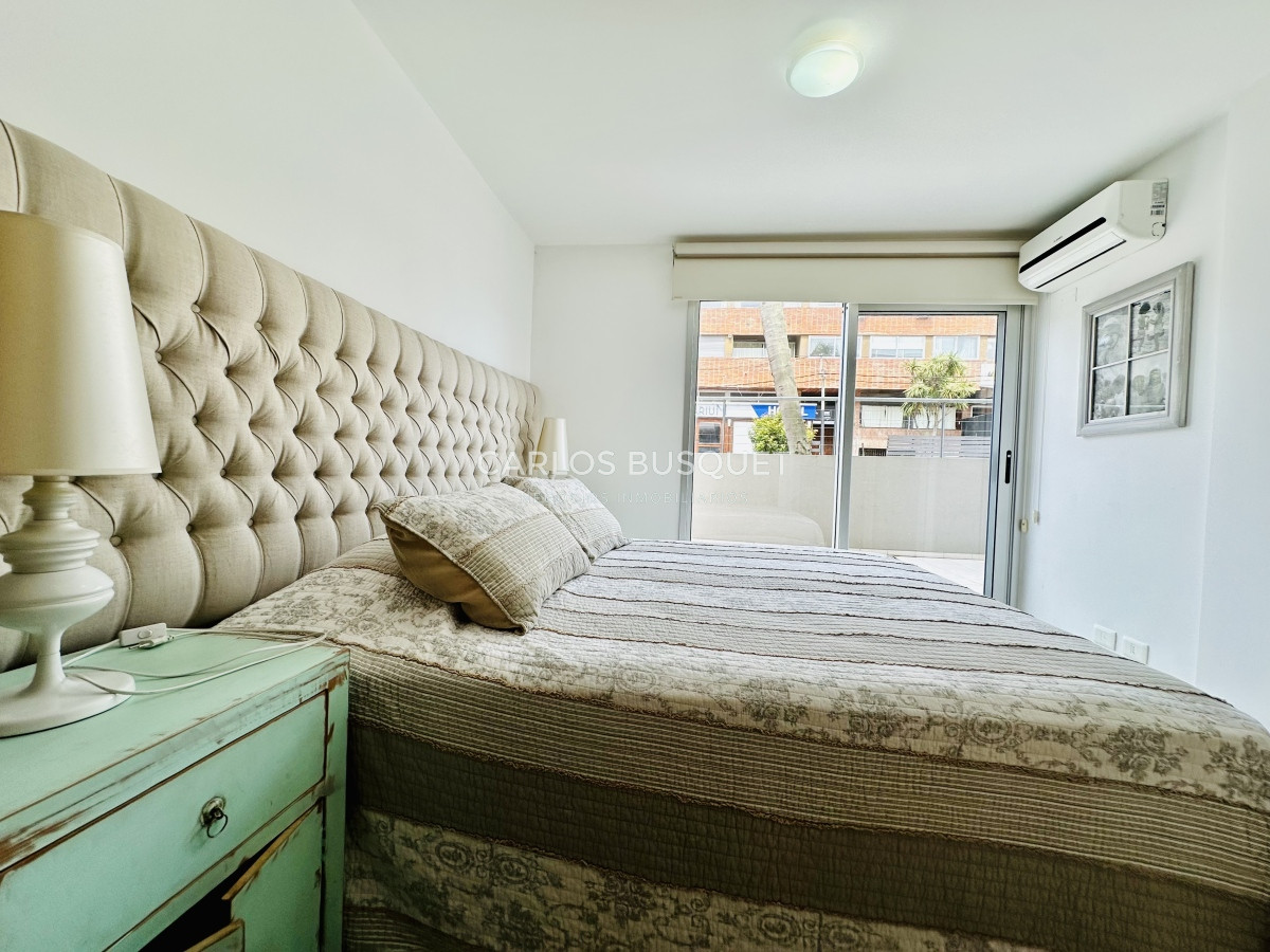 Apartamento ID.814 - Venta y alquiler temporario de apartamento de 2 dormitorios con 2 baños a pasos del Puerto de Punta del Este