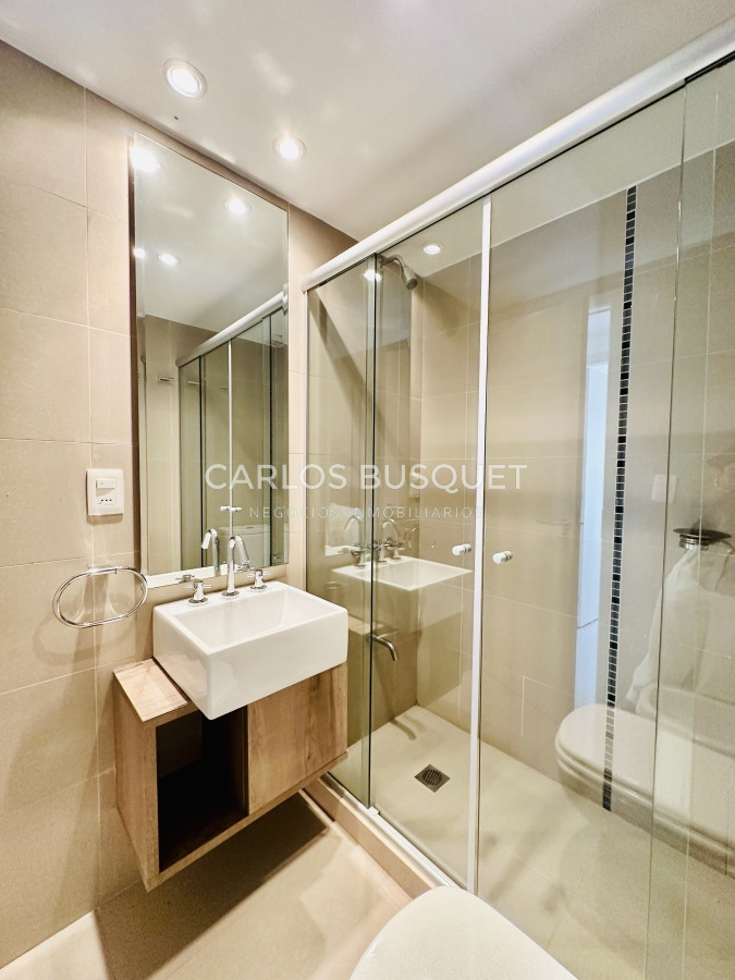 Apartamento ID.814 - Venta y alquiler temporario de apartamento de 2 dormitorios con 2 baños a pasos del Puerto de Punta del Este