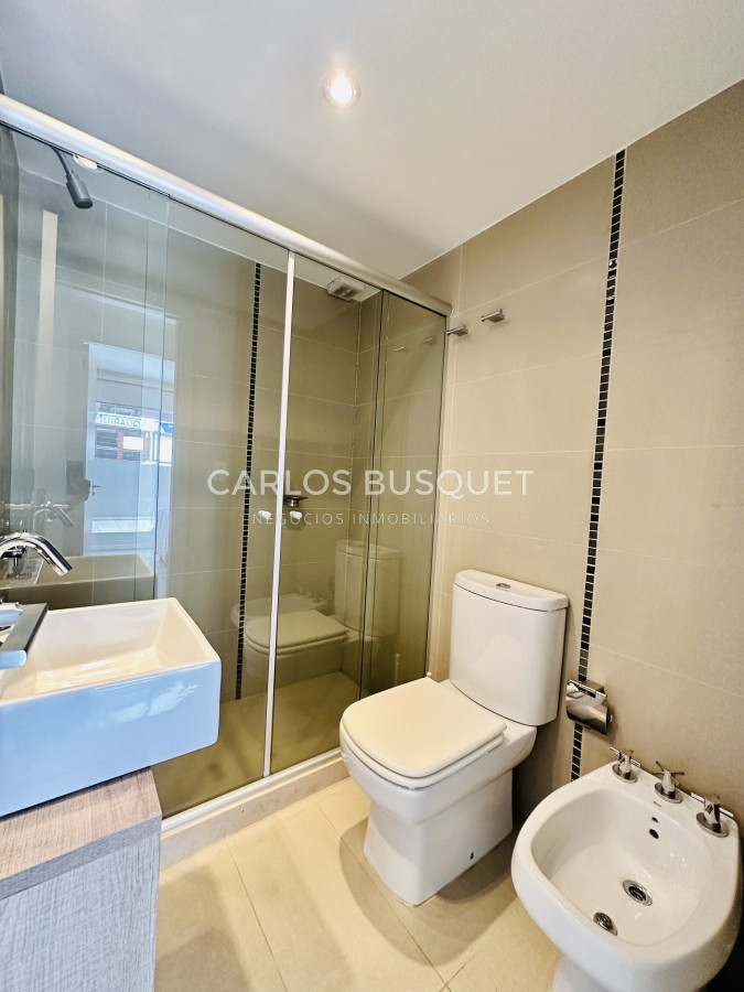 Apartamento ID.814 - Venta y alquiler temporario de apartamento de 2 dormitorios con 2 baños a pasos del Puerto de Punta del Este