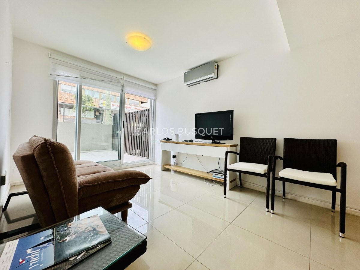 Apartamento ID.814 - Venta y alquiler temporario de apartamento de 2 dormitorios con 2 baños a pasos del Puerto de Punta del Este