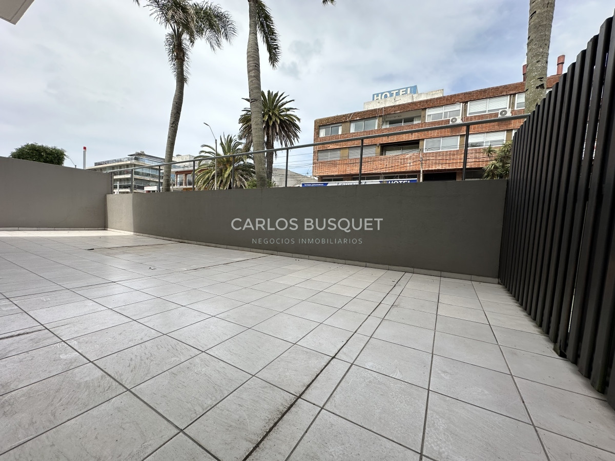 Apartamento ID.814 - Venta y alquiler temporario de apartamento de 2 dormitorios con 2 baños a pasos del Puerto de Punta del Este