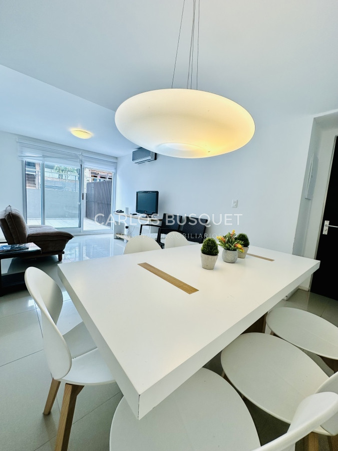Apartamento ID.814 - Venta y alquiler temporario de apartamento de 2 dormitorios con 2 baños a pasos del Puerto de Punta del Este