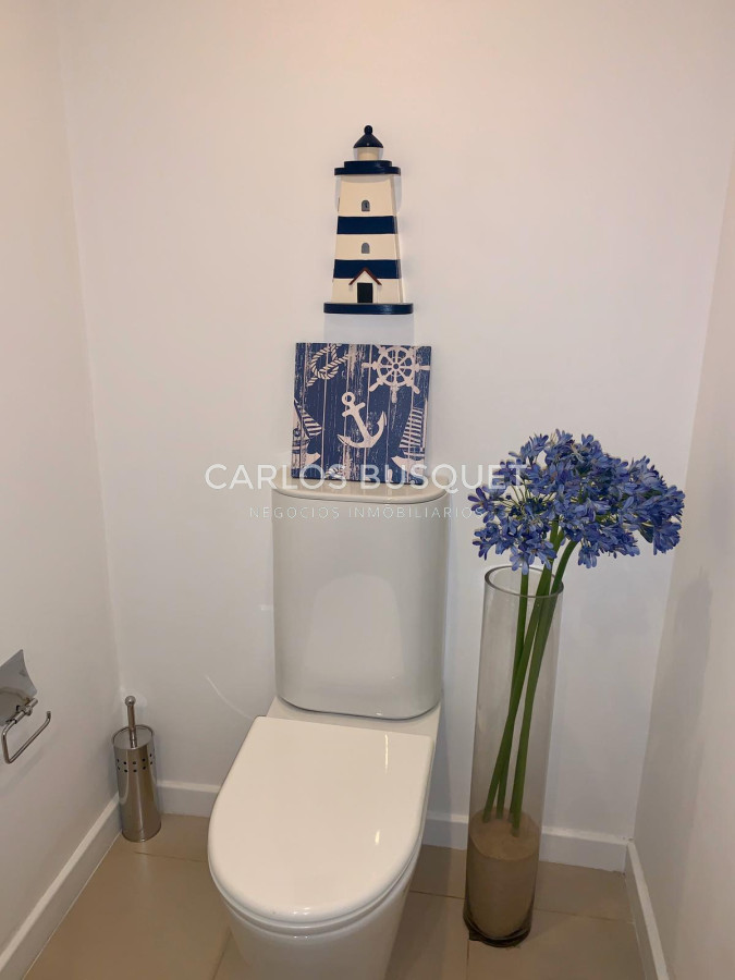 Apartamento ID.378 - Venta y alquiler de departamento esquinero de tres dormitorios mas dependencia de servicio, Torre LE PARC, playa Brava. Punta del Este