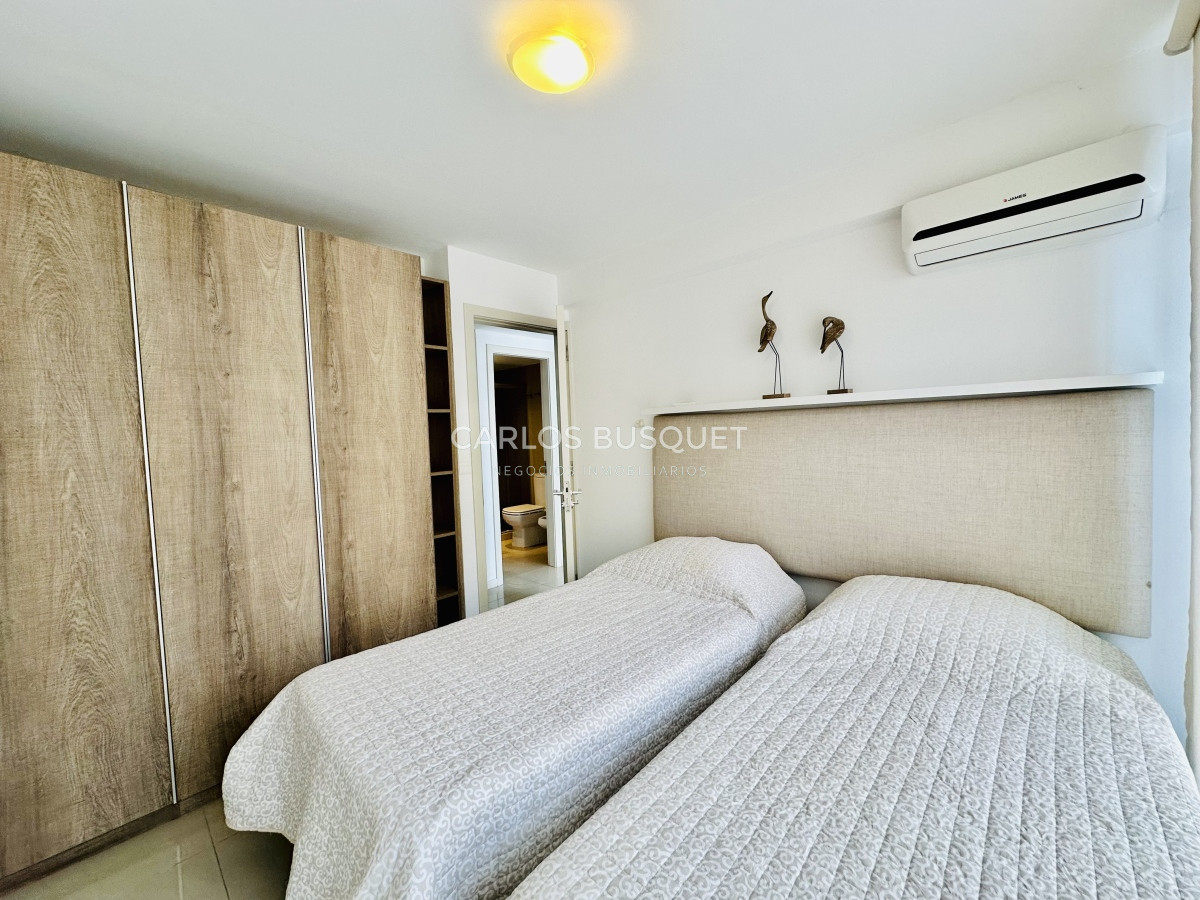 Apartamento ID.814 - Venta y alquiler temporario de apartamento de 2 dormitorios con 2 baños a pasos del Puerto de Punta del Este
