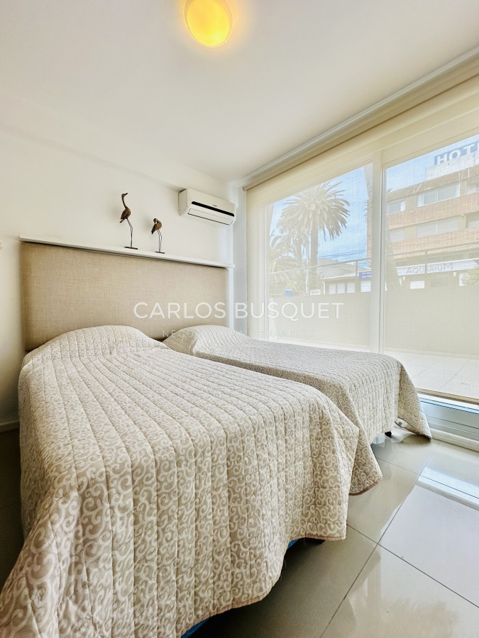 Apartamento ID.814 - Venta y alquiler temporario de apartamento de 2 dormitorios con 2 baños a pasos del Puerto de Punta del Este