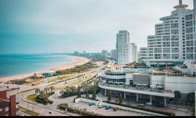 Venta Apartamento 3 Suites en Playa Mansa con Vista al Mar