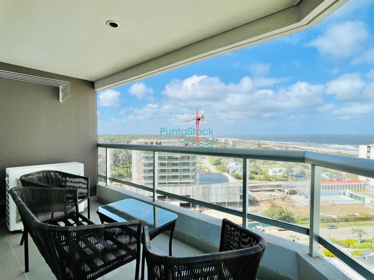 Alquiler temporario y venta de apartamento en torre de playa Brava con dos dormitorios  - PSK1329A