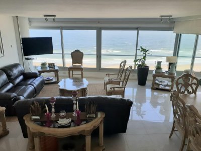 Alquiler temporal de apartamento esquinero en Torre Le Parc II, Playa Brava