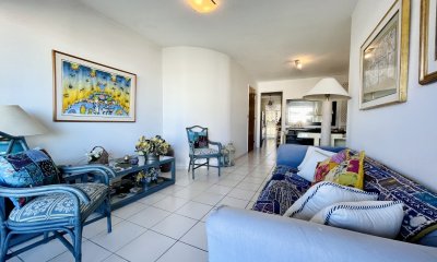 Penthouse de 3 Dormitorios y Parrillero a metros de Playa Mansa, Venta Punta del Este