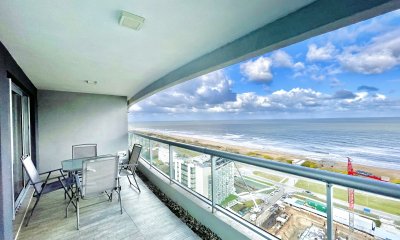 Apartamento de 2 Dormitorios y Parrillero con Vista al Mar en Playa Brava, Look Tower