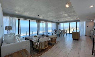 Venta de Apartamento de 2 Dormitorios en suite piso alto de Torre Surfside Village, Punta del Este