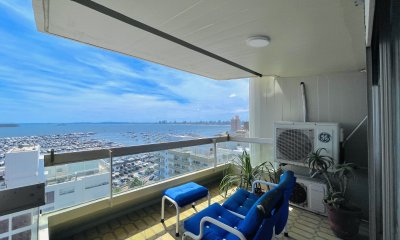 Apartamento de 4 Dormitorios en Venta, Península de Punta del Este