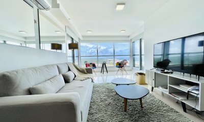 Apartamento de 2 Dormitorios y Dependencia, Parrillero en Playa Brava - Punta del Este