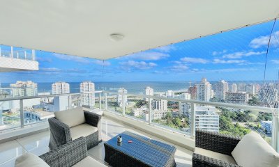 Exclusivo Penthouse de 3 Dormitorios con Vistas panorámicas a Playa Brava, en Venta