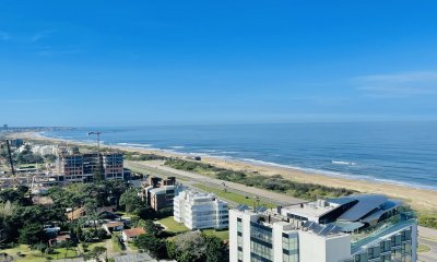 Apartamento con Vista al Mar de 3 Dormitorios y Dependencia + Parrillero en Playa Brava, Punta del Este