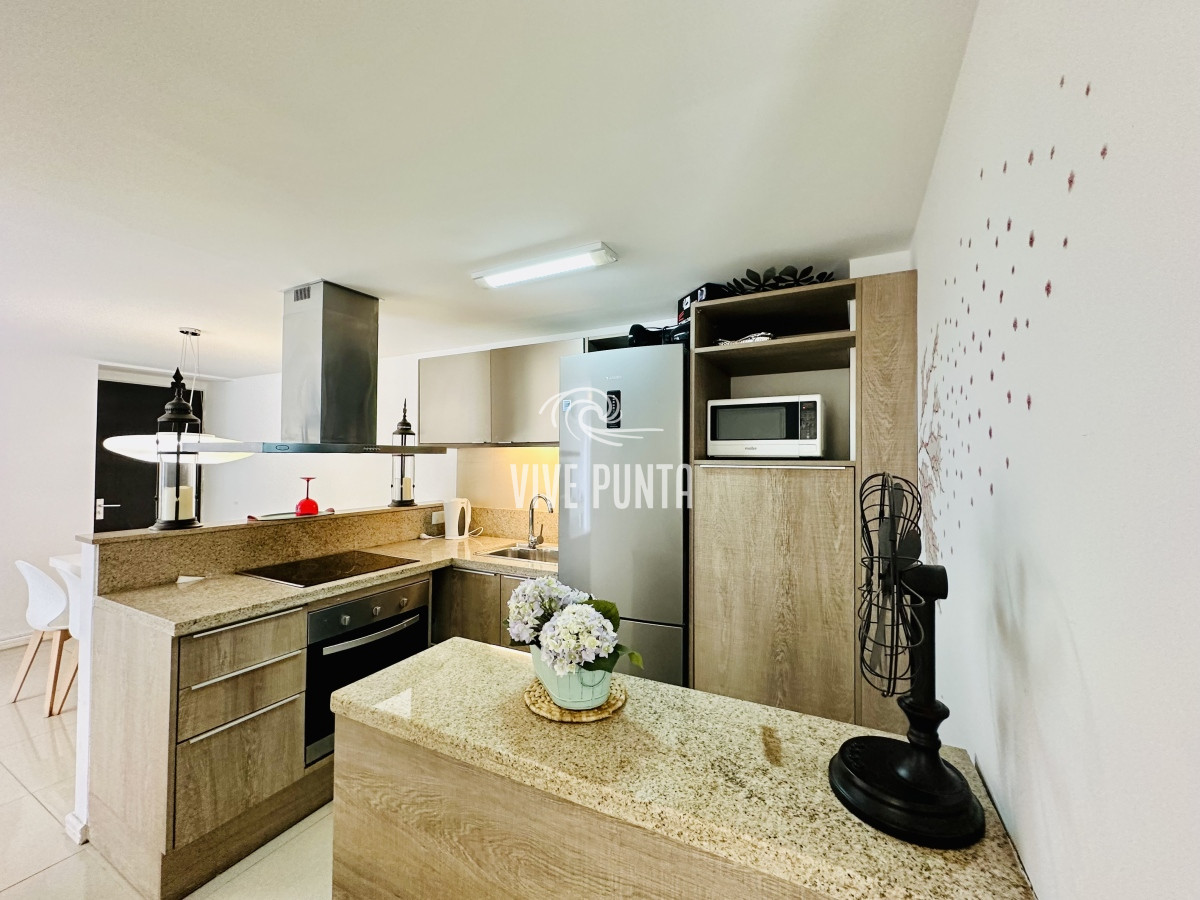 Apartamento ID.908 - Venta y alquiler temporario de apartamento de 2 dormitorios con 2 baños a pasos del Puerto de Punta del Este
