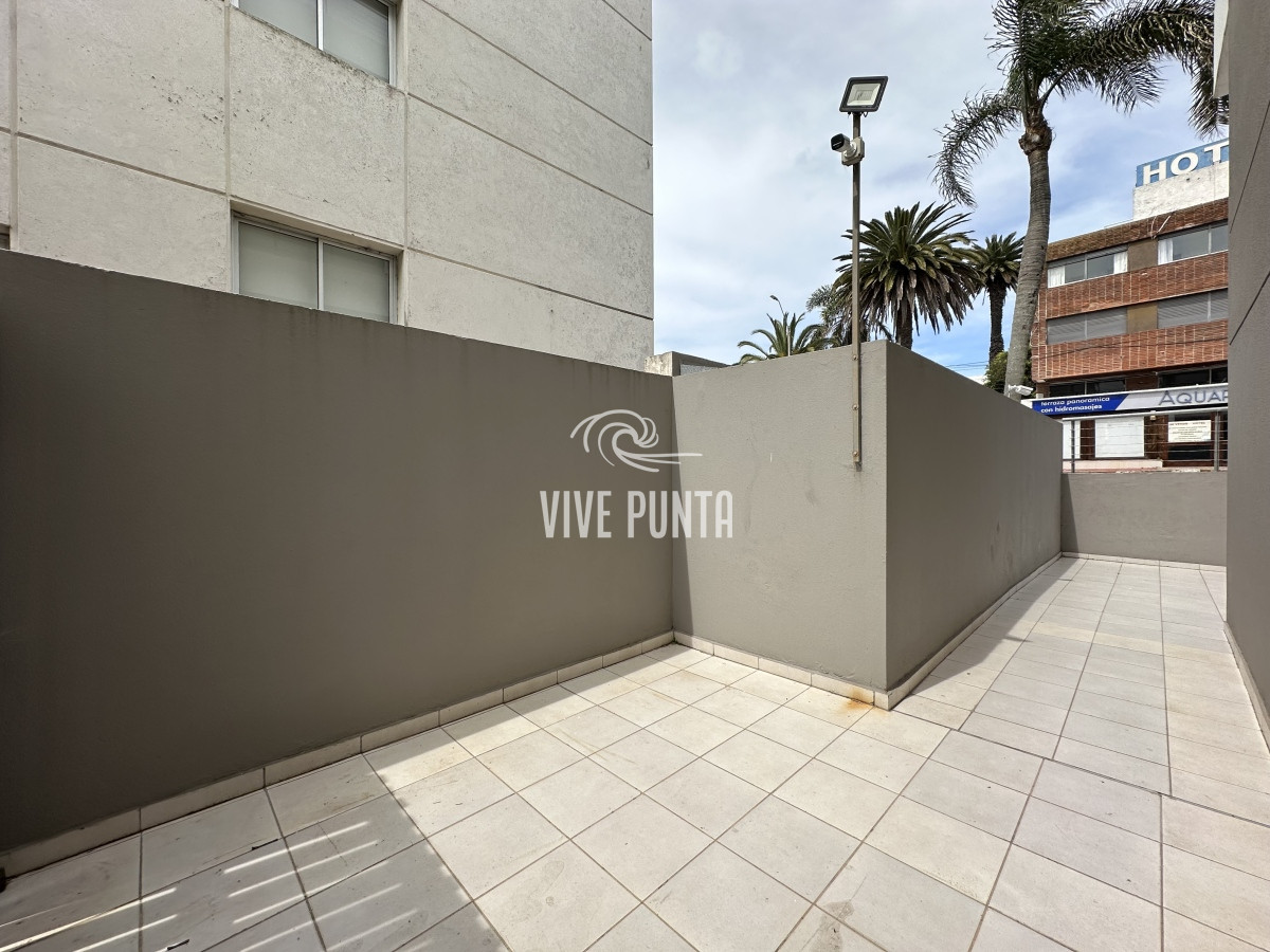 Apartamento ID.908 - Venta y alquiler temporario de apartamento de 2 dormitorios con 2 baños a pasos del Puerto de Punta del Este
