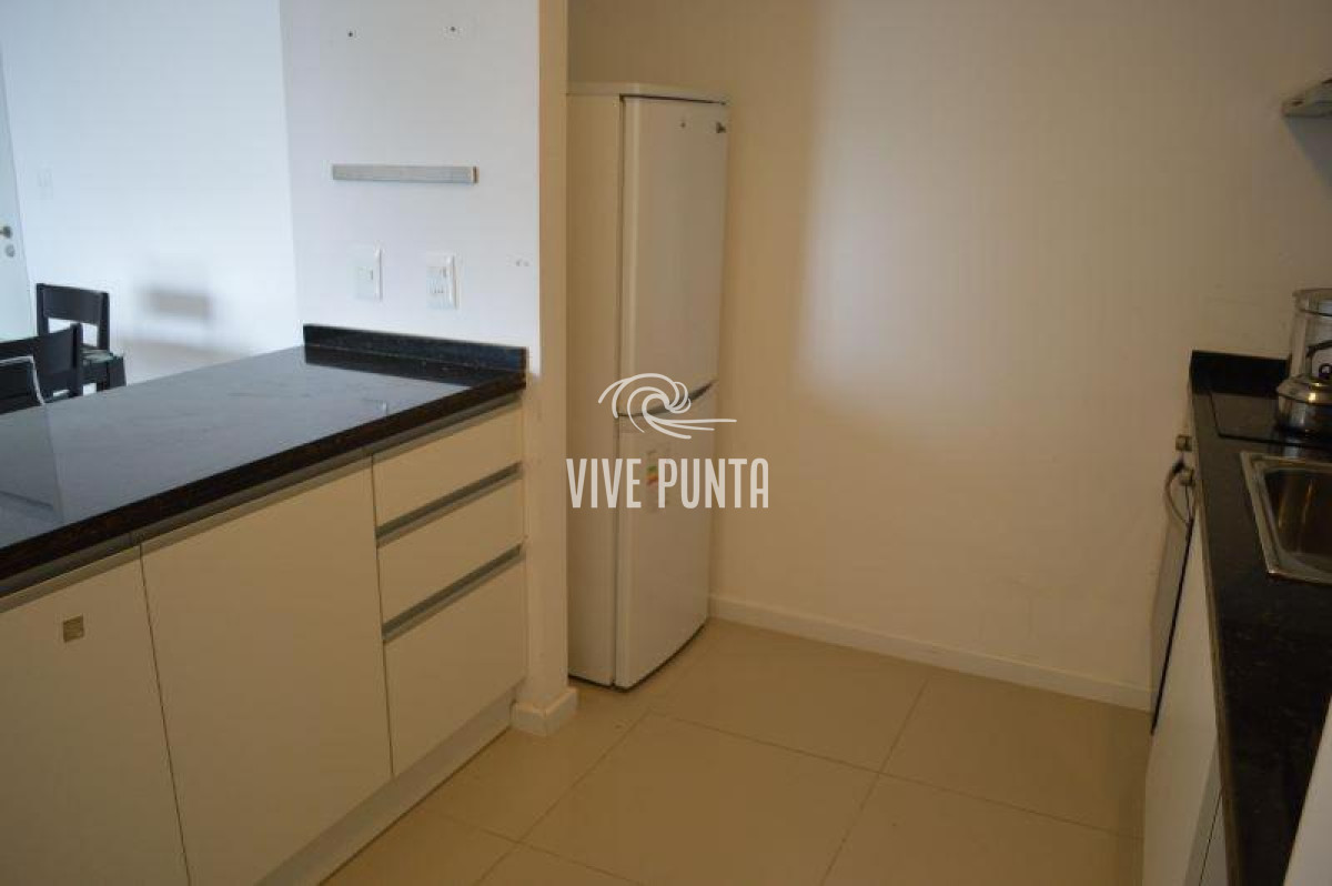 Apartamento ID.303 - Muy Buen Apartamento de 2 Dormitorios en Aidy Grill, Punta del Este