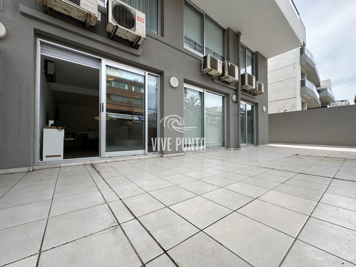 Apartamento ID.908 - Venta y alquiler temporario de apartamento de 2 dormitorios con 2 baños a pasos del Puerto de Punta del Este