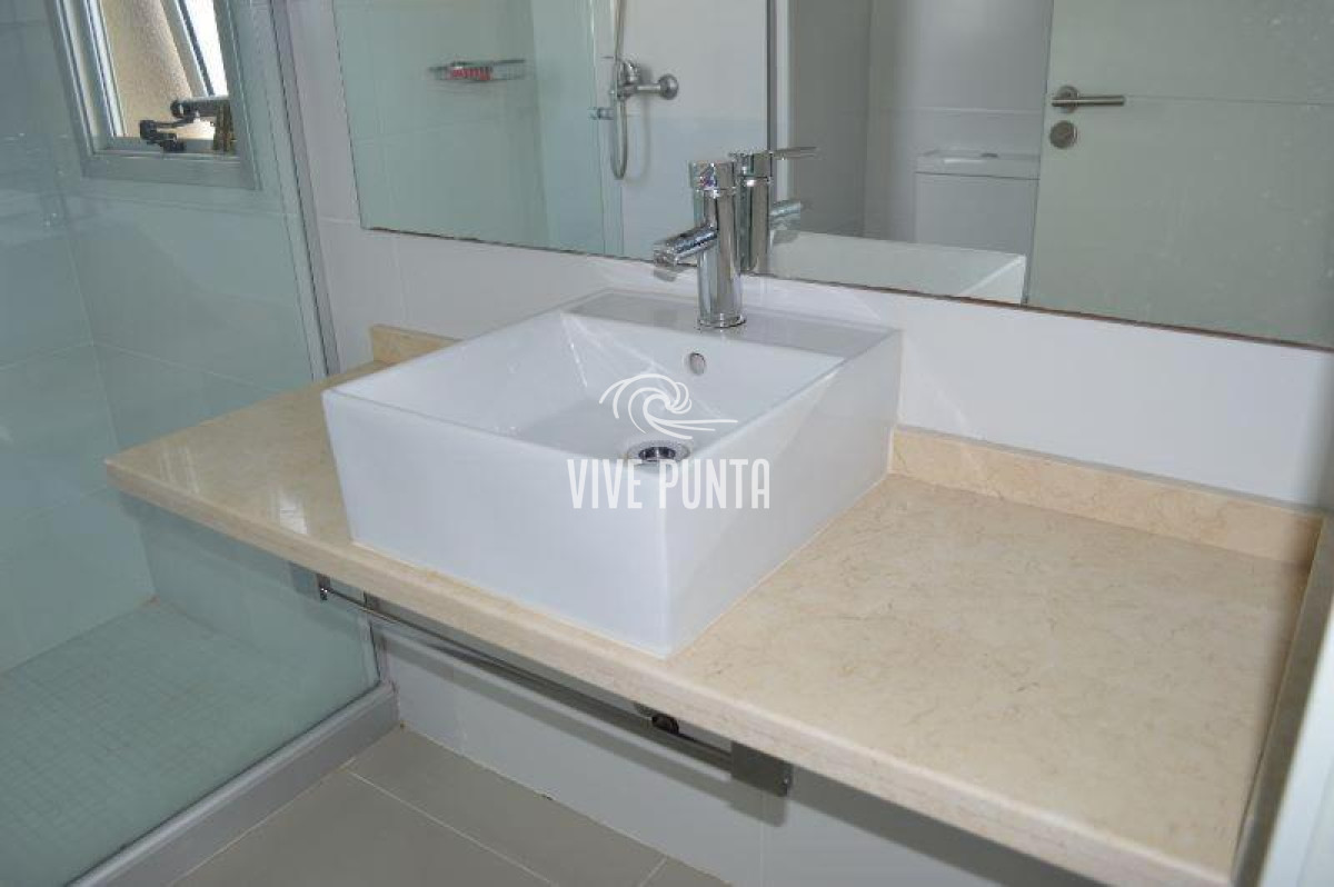 Apartamento ID.303 - Muy Buen Apartamento de 2 Dormitorios en Aidy Grill, Punta del Este