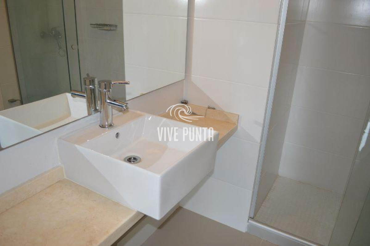 Apartamento ID.303 - Muy Buen Apartamento de 2 Dormitorios en Aidy Grill, Punta del Este
