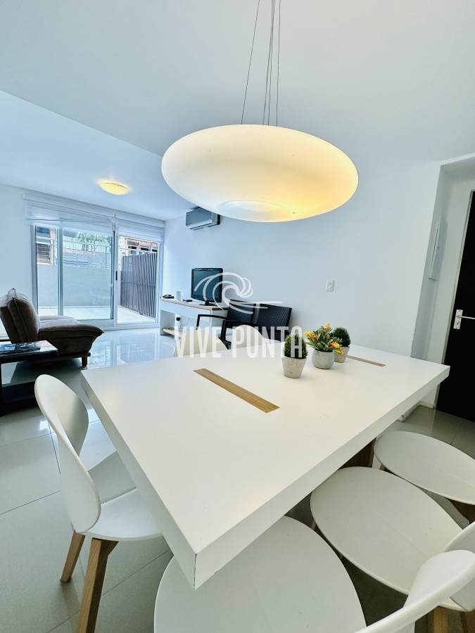 Apartamento ID.908 - Venta y alquiler temporario de apartamento de 2 dormitorios con 2 baños a pasos del Puerto de Punta del Este