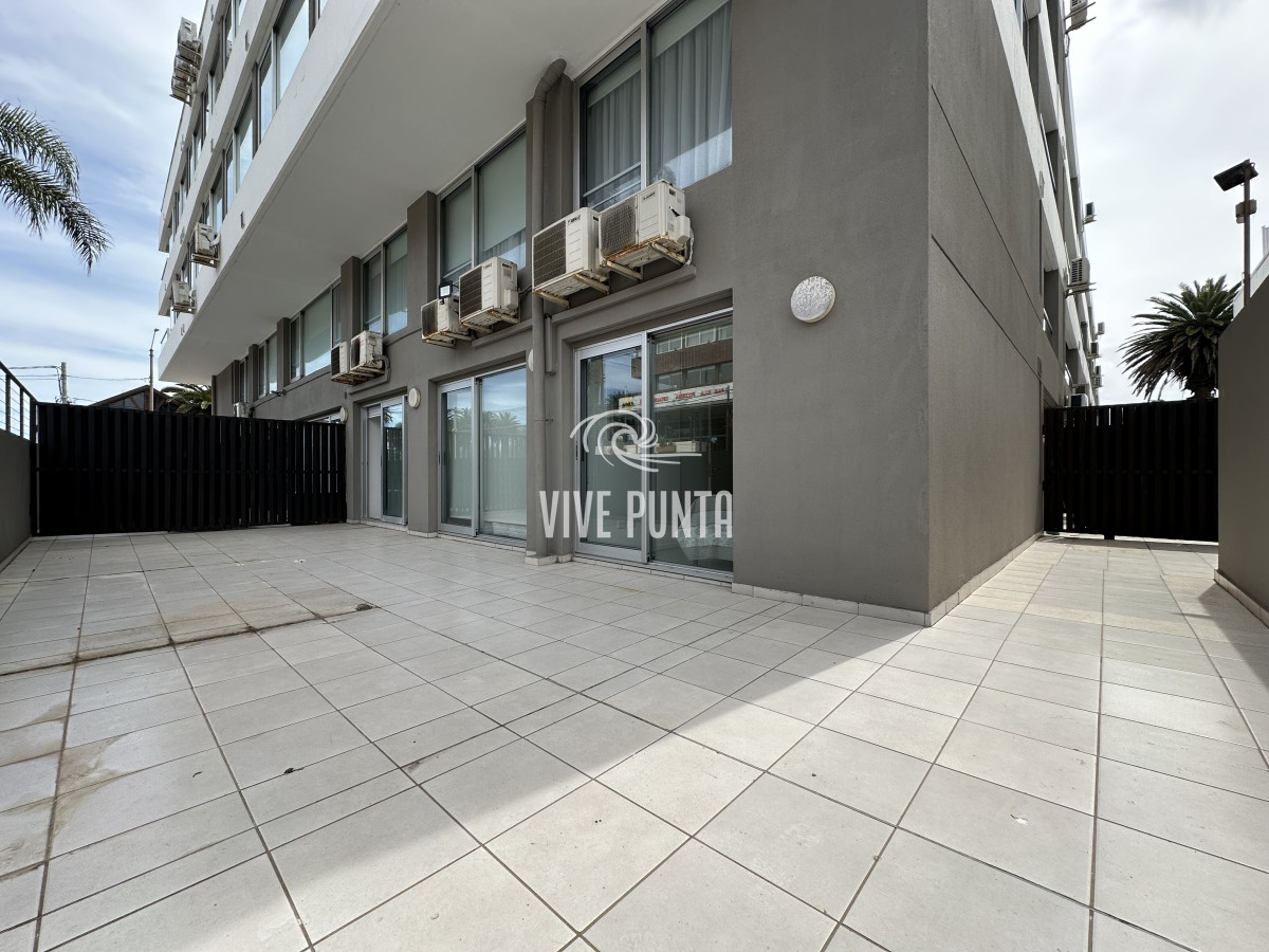 Apartamento ID.908 - Venta y alquiler temporario de apartamento de 2 dormitorios con 2 baños a pasos del Puerto de Punta del Este