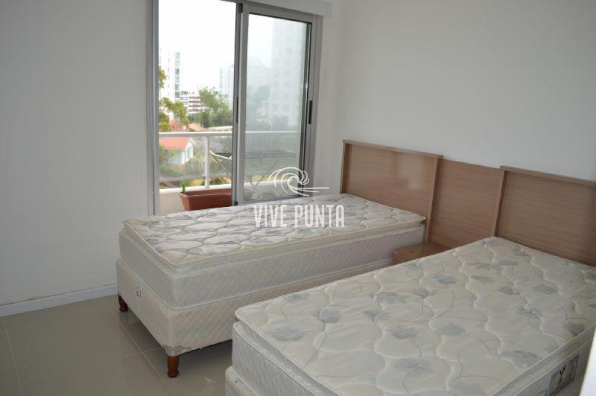 Apartamento ID.303 - Muy Buen Apartamento de 2 Dormitorios en Aidy Grill, Punta del Este