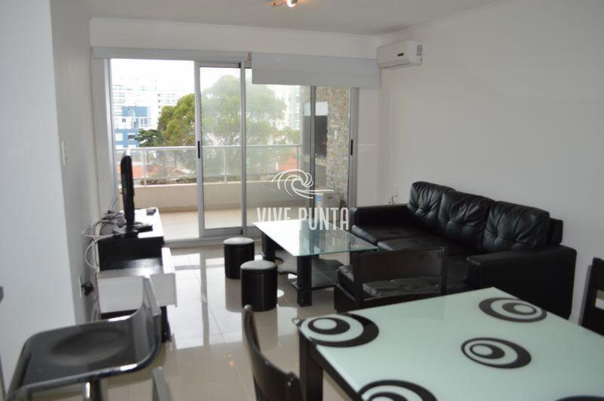 Apartamento ID.303 - Muy Buen Apartamento de 2 Dormitorios en Aidy Grill, Punta del Este