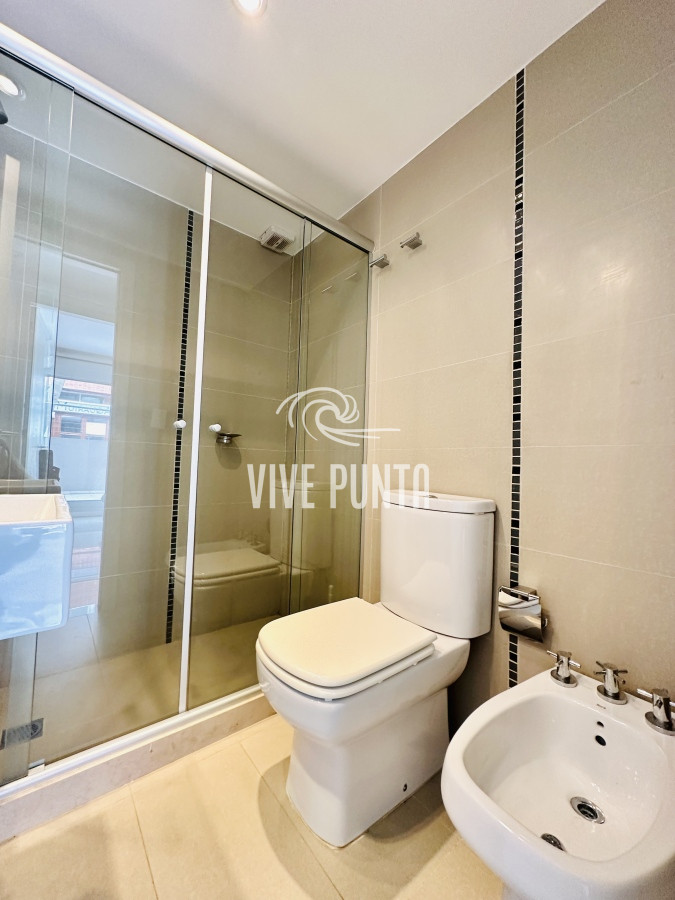 Apartamento ID.908 - Venta y alquiler temporario de apartamento de 2 dormitorios con 2 baños a pasos del Puerto de Punta del Este