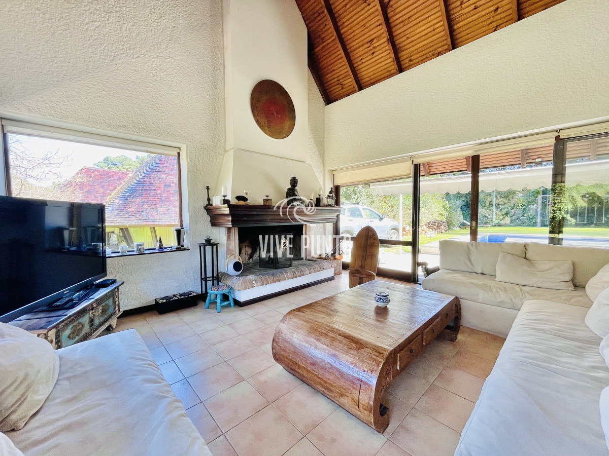 Casa ID.846 - Cómoda Casa de 5 Dormitorios y Piscina Climatizada en Punta del Este