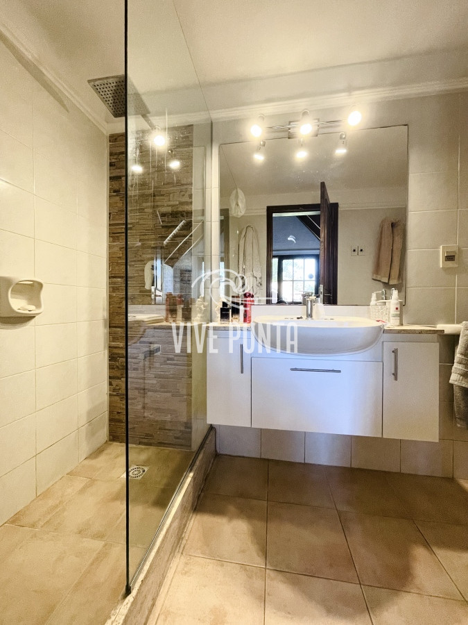 Casa ID.846 - Cómoda Casa de 5 Dormitorios y Piscina Climatizada en Punta del Este