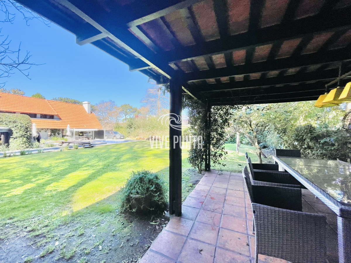 Casa ID.846 - Cómoda Casa de 5 Dormitorios y Piscina Climatizada en Punta del Este