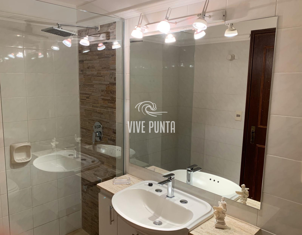 Casa ID.846 - Cómoda Casa de 5 Dormitorios y Piscina Climatizada en Punta del Este