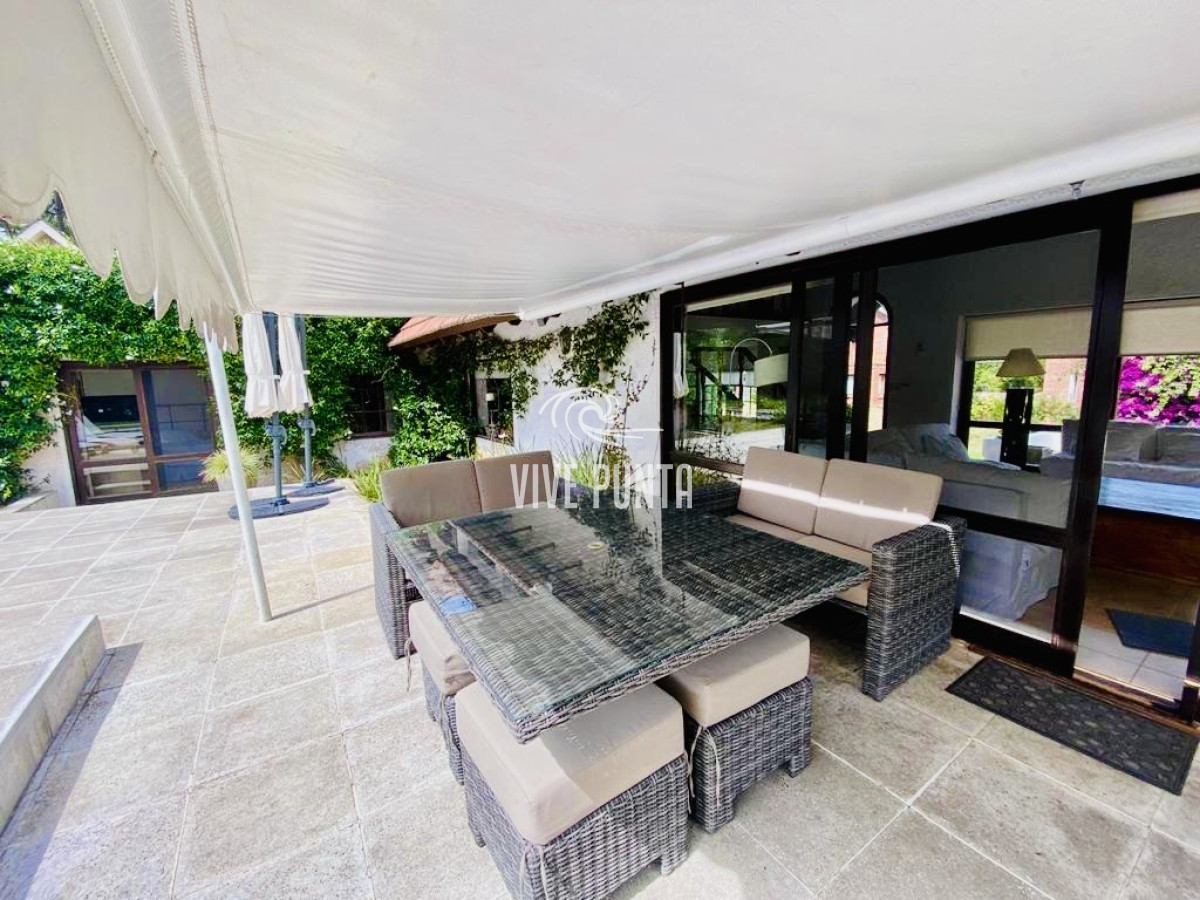 Casa ID.846 - Cómoda Casa de 5 Dormitorios y Piscina Climatizada en Punta del Este
