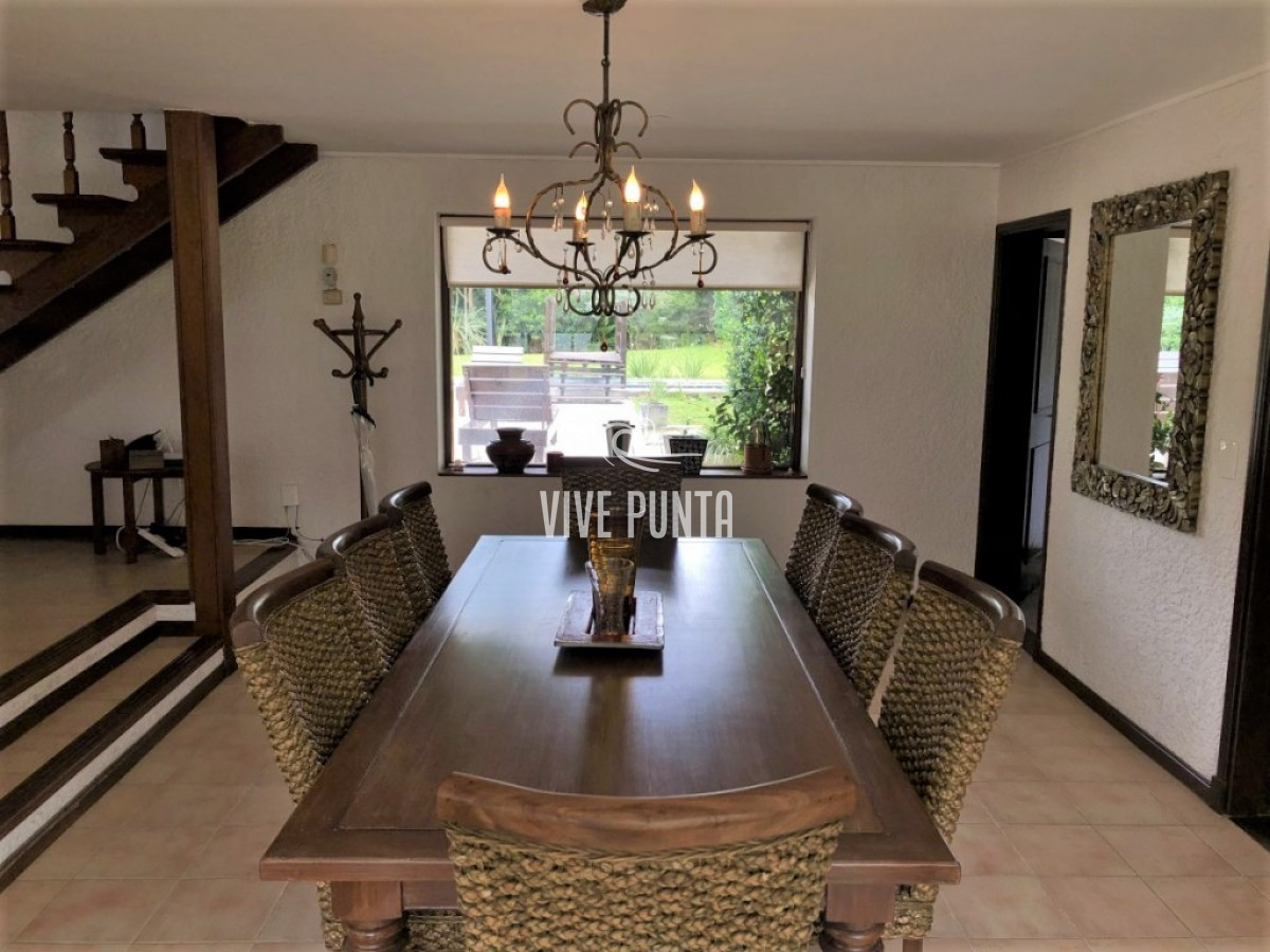 Casa ID.846 - Cómoda Casa de 5 Dormitorios y Piscina Climatizada en Punta del Este