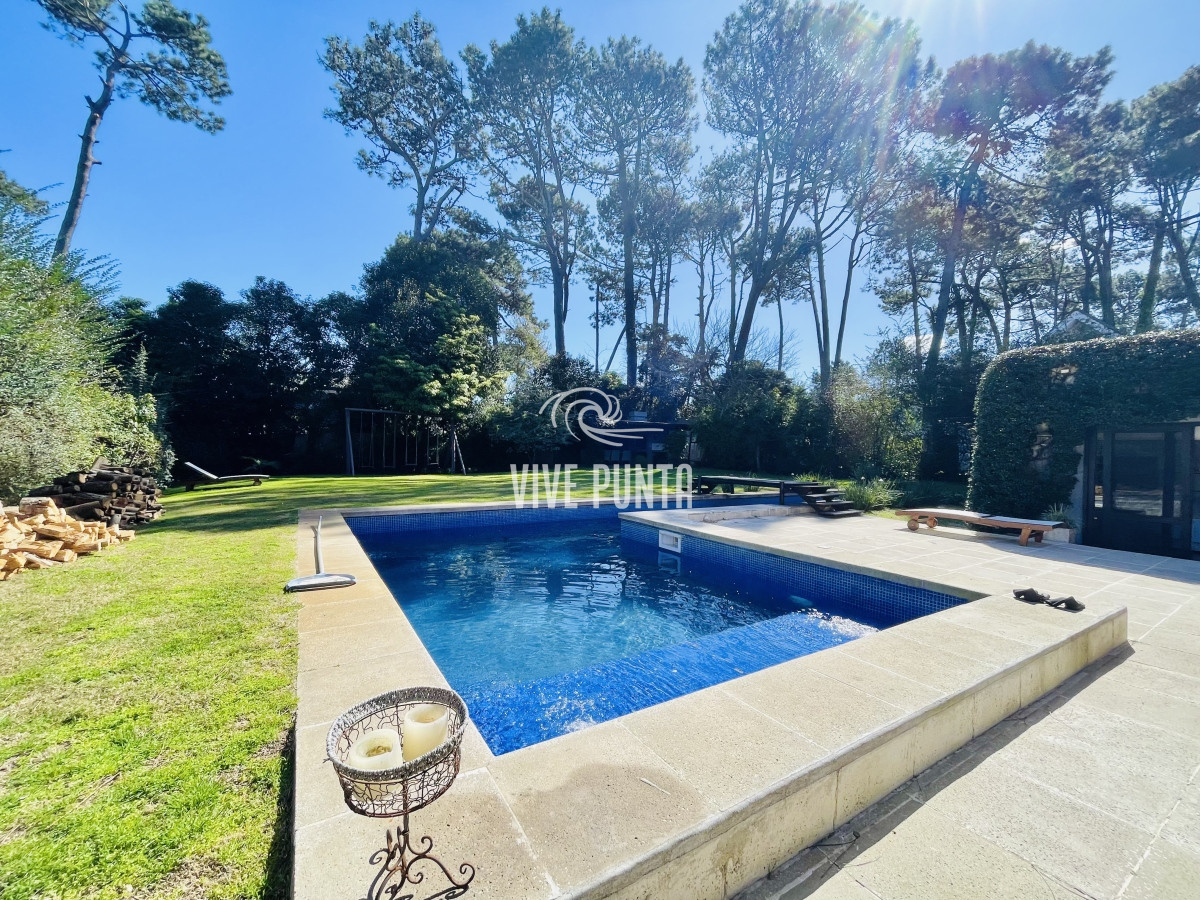 Casa ID.846 - Cómoda Casa de 5 Dormitorios y Piscina Climatizada en Punta del Este