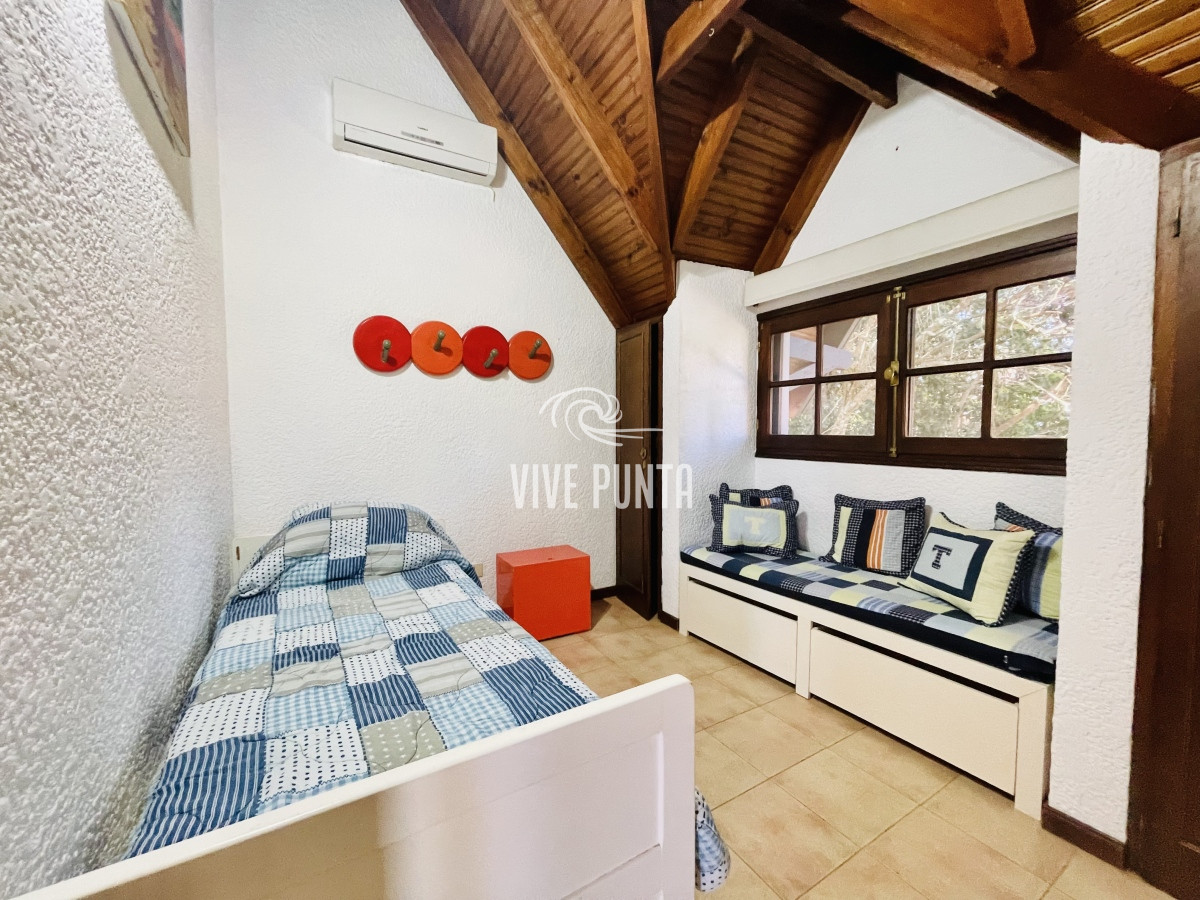 Casa ID.846 - Cómoda Casa de 5 Dormitorios y Piscina Climatizada en Punta del Este