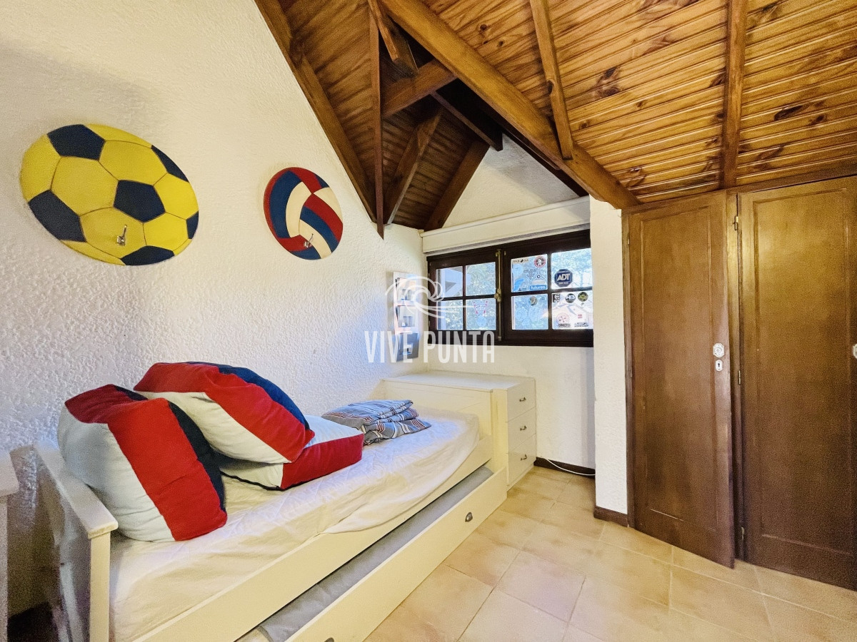 Casa ID.846 - Cómoda Casa de 5 Dormitorios y Piscina Climatizada en Punta del Este