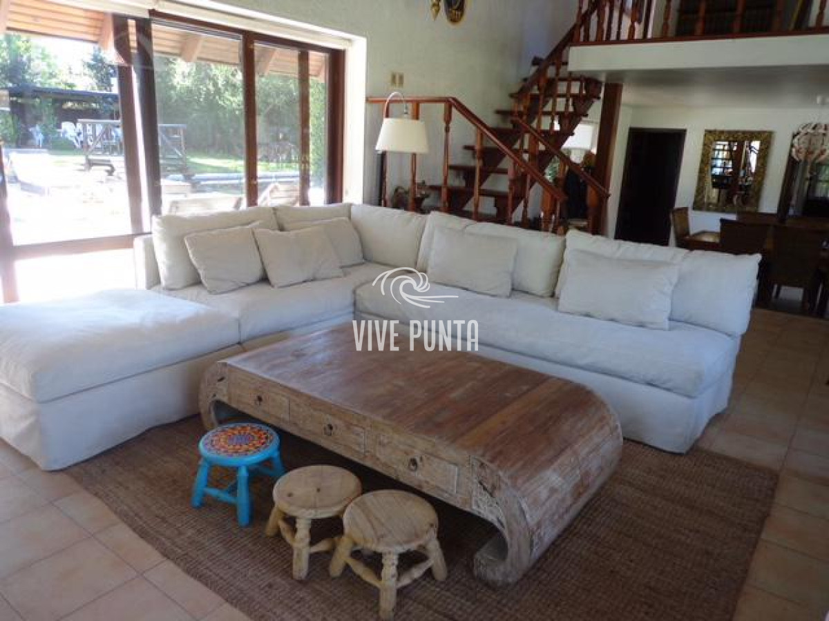 Casa ID.846 - Cómoda Casa de 5 Dormitorios y Piscina Climatizada en Punta del Este