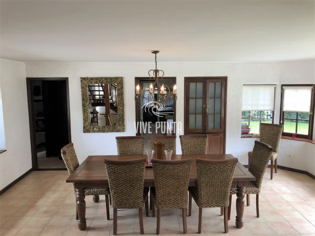Casa ID.846 - Cómoda Casa de 5 Dormitorios y Piscina Climatizada en Punta del Este