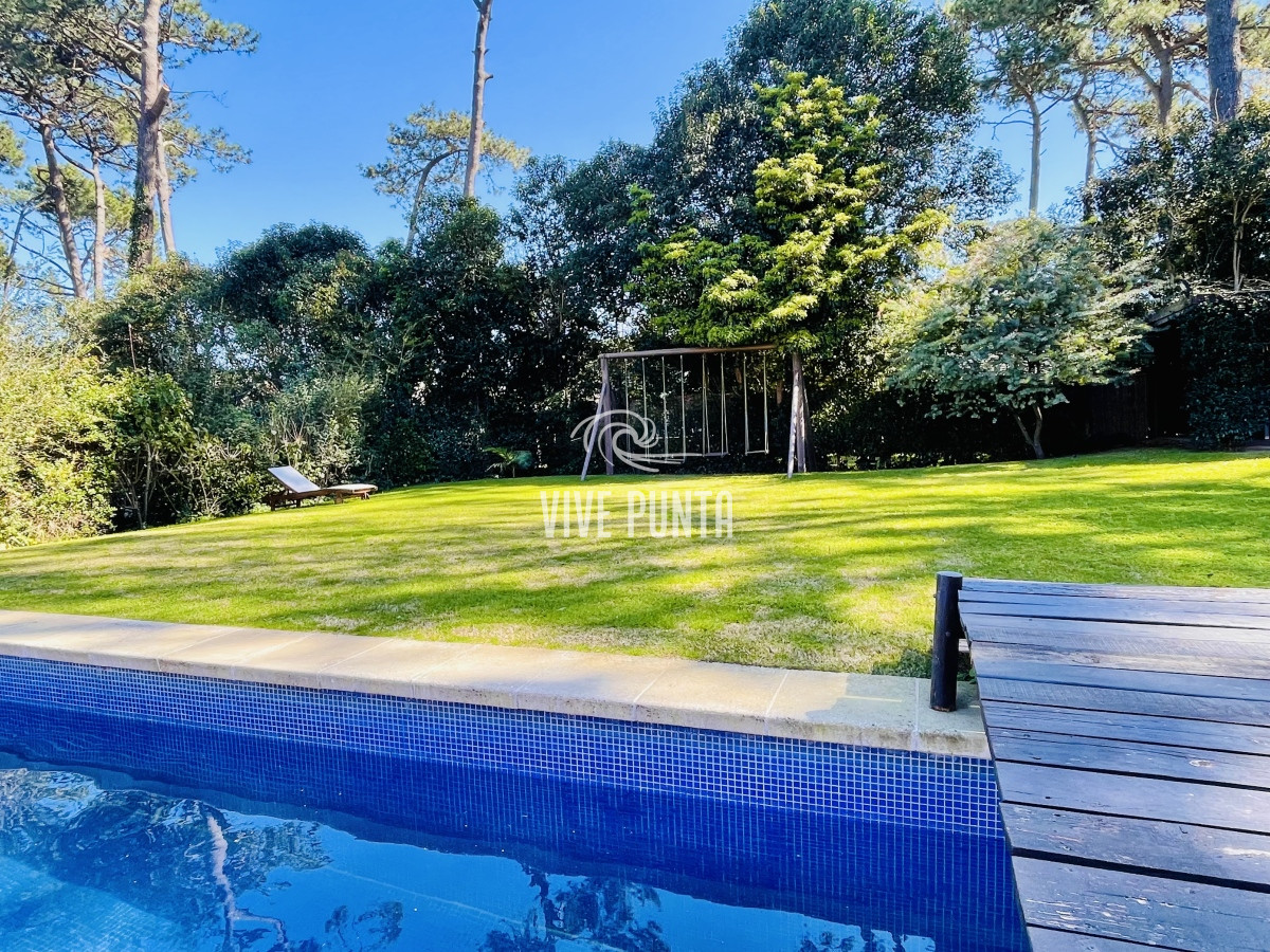 Casa ID.846 - Cómoda Casa de 5 Dormitorios y Piscina Climatizada en Punta del Este