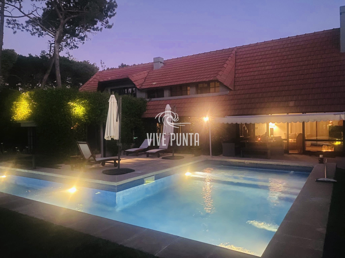 Casa ID.846 - Cómoda Casa de 5 Dormitorios y Piscina Climatizada en Punta del Este