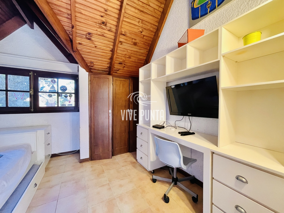 Casa ID.846 - Cómoda Casa de 5 Dormitorios y Piscina Climatizada en Punta del Este