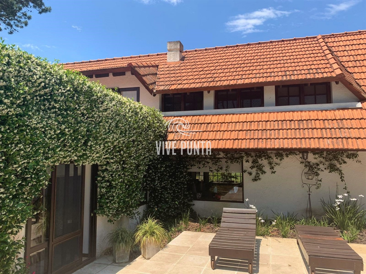 Casa ID.846 - Cómoda Casa de 5 Dormitorios y Piscina Climatizada en Punta del Este