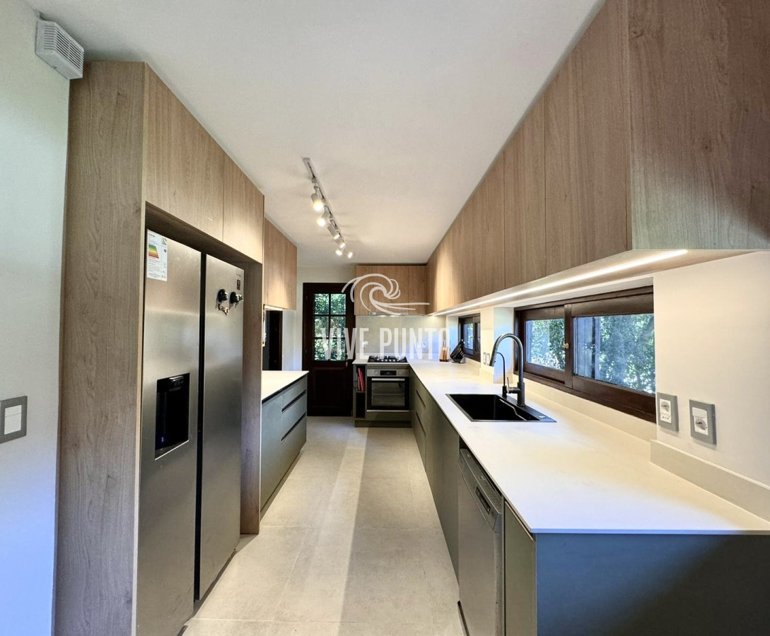 Casa ID.846 - Cómoda Casa de 5 Dormitorios y Piscina Climatizada en Punta del Este