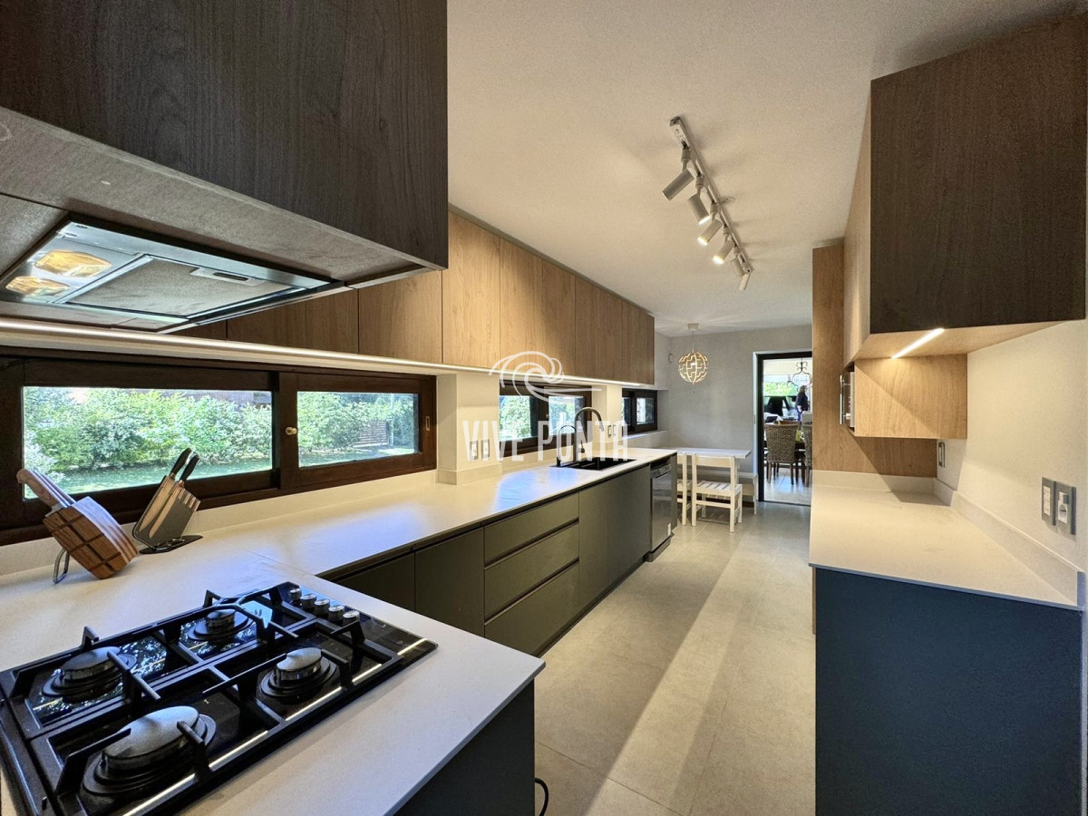 Casa ID.846 - Cómoda Casa de 5 Dormitorios y Piscina Climatizada en Punta del Este